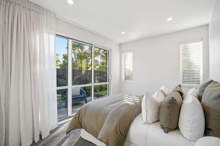 Photo of property in 2/3 Corrella Road, Belmont, Auckland, 0622