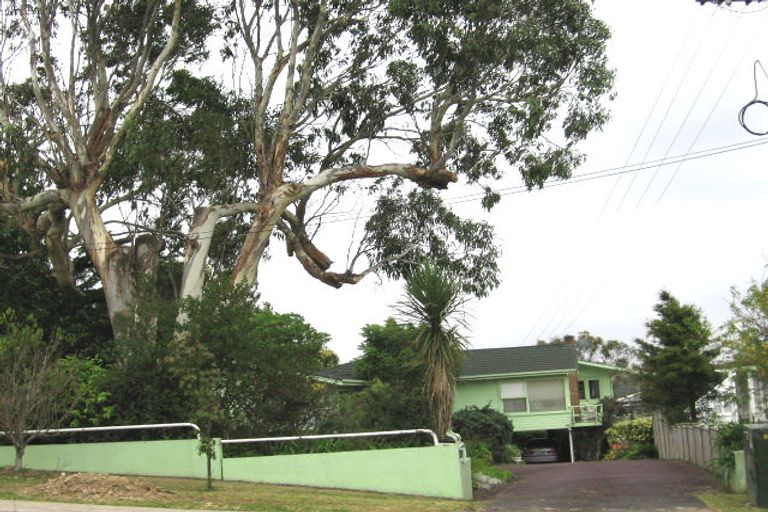 Photo of property in 71 Ocean View Road, Hillcrest, Auckland, 0627