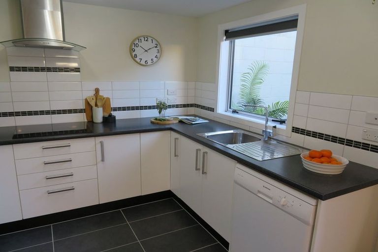 Photo of property in 16a Lincoln Avenue, Tawa, Wellington, 5028