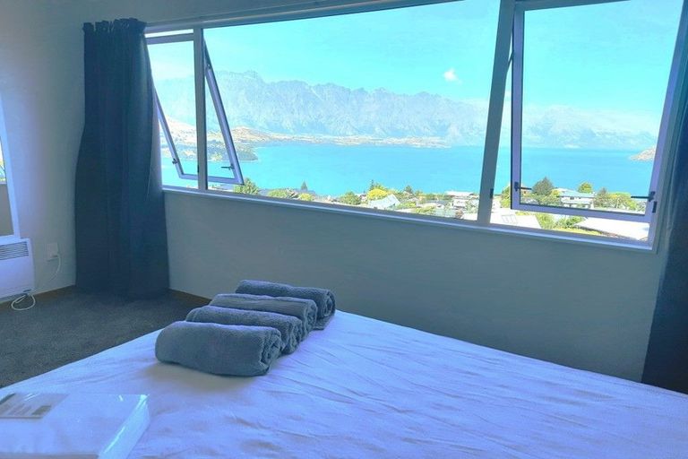 Photo of property in 32 Avalon Crescent, Fernhill, Queenstown, 9300