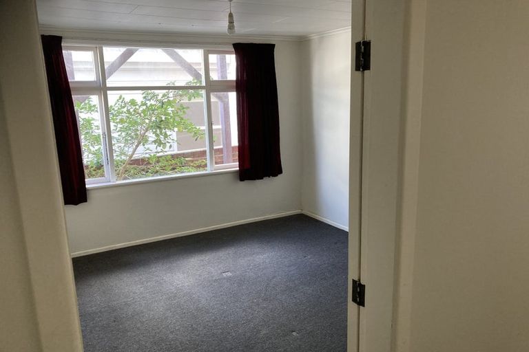 Photo of property in 87 Queens Drive, Lyall Bay, Wellington, 6022