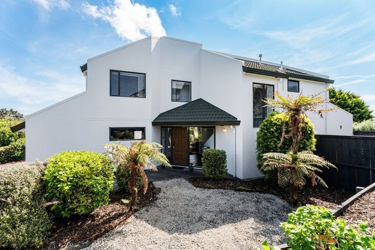 Photo of property in 21 Joseph Banks Drive, Whitby, Porirua, 5024