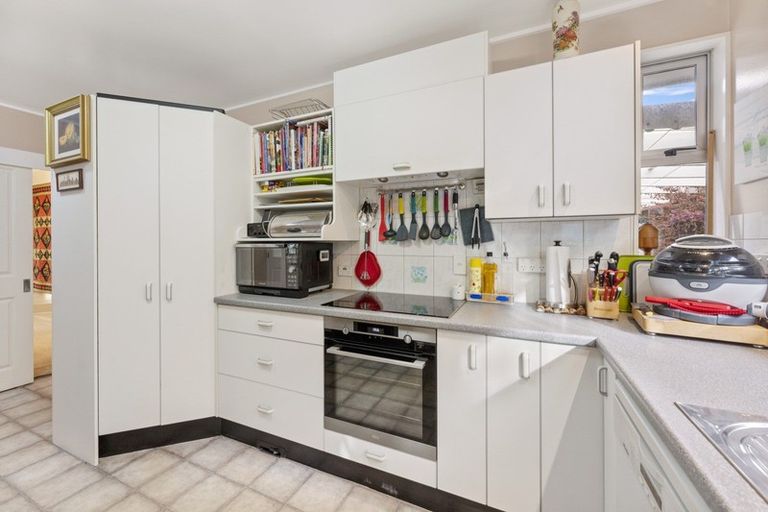 Photo of property in 11 Malaghan Grove, Johnsonville, Wellington, 6037