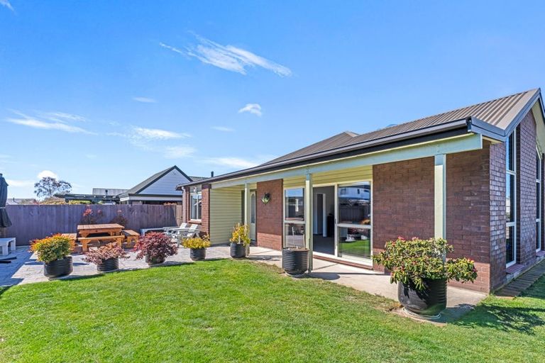 Photo of property in 150 Royal Park Drive, Parklands, Christchurch, 8083