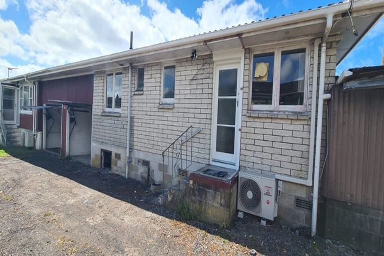 Photo of property in 4/215 Swanson Road, Henderson, Auckland, 0610