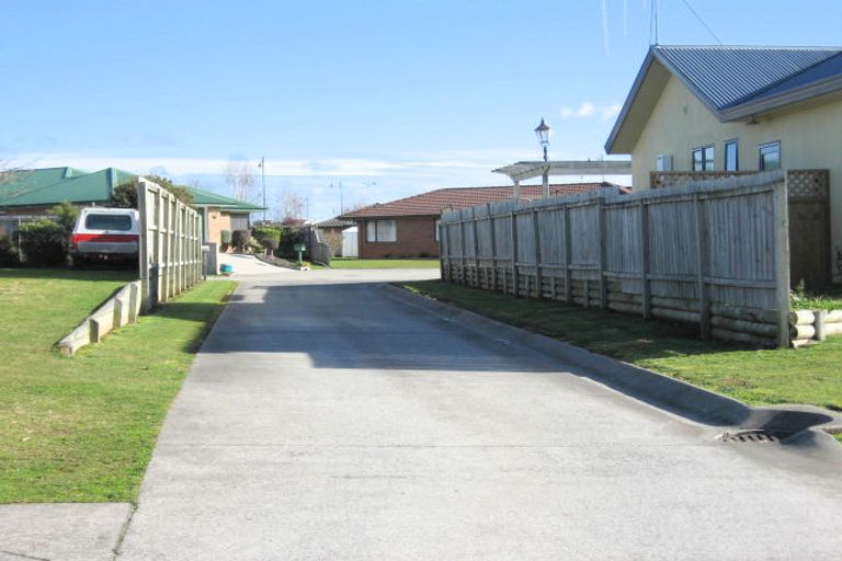 Photo of property in 15 Sandhurst Place, Nawton, Hamilton, 3200