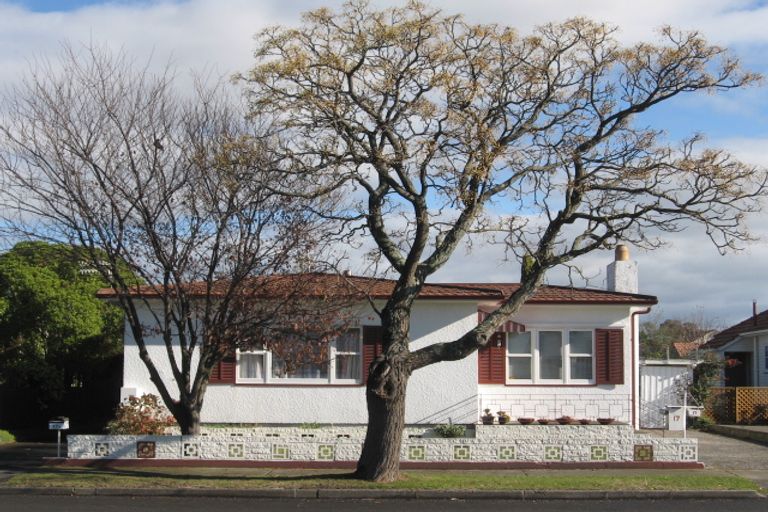Photo of property in 17 Barker Road, Marewa, Napier, 4110