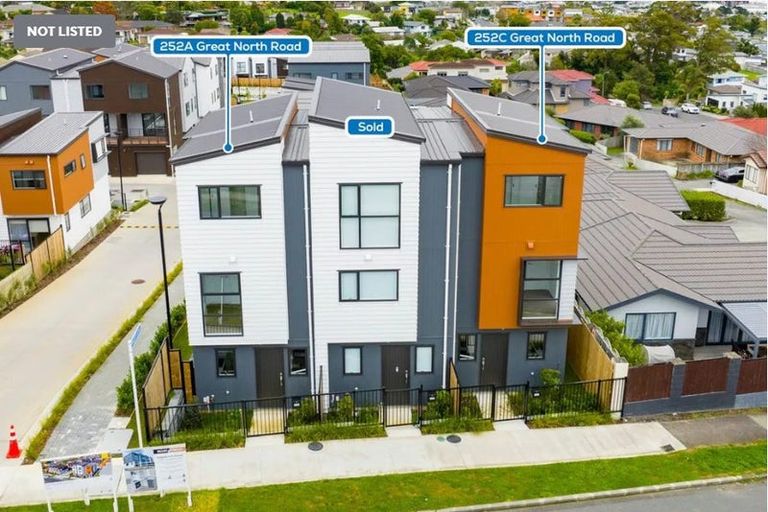 Photo of property in 252a Great North Road, Henderson, Auckland, 0612