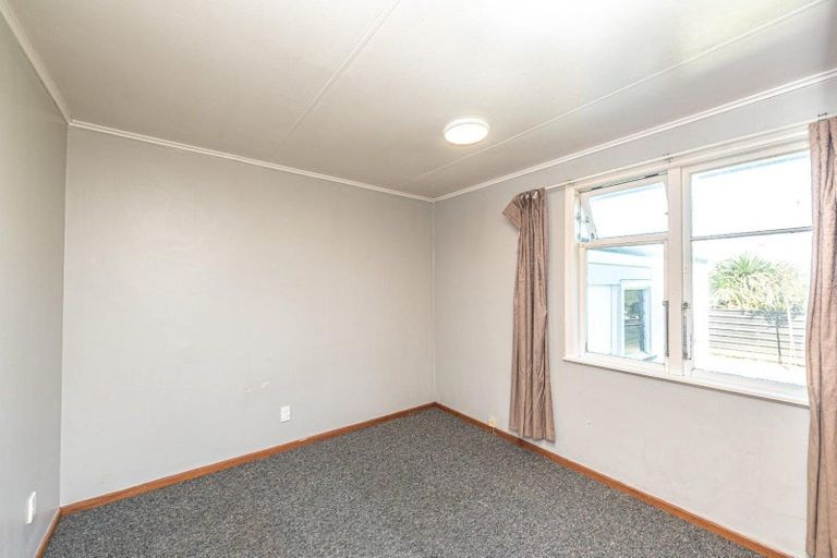 Photo of property in 1 Kupe Place, Castlecliff, Whanganui, 4501