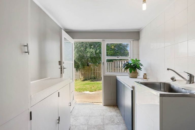 Photo of property in 21 La Trobe Street, Pakuranga Heights, Auckland, 2010