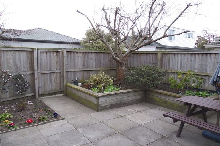 Photo of property in 2/17 Jocelyn Street, Casebrook, Christchurch, 8051