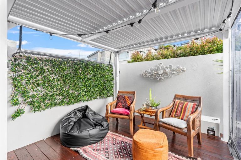 Photo of property in 87 Karepiro Drive, Stanmore Bay, Whangaparaoa, 0932