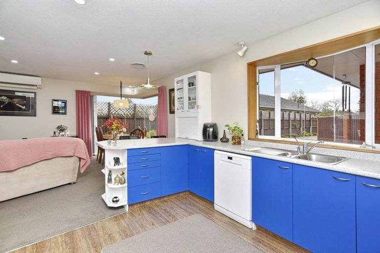 Photo of property in 2/66 Dunedin Street, Redwood, Christchurch, 8051