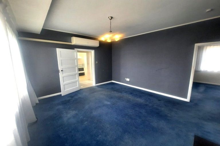 Photo of property in 2 Savage Crescent, Upper Hutt Central, Upper Hutt, 5018