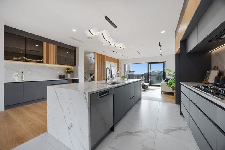 Photo of property in 8 Mill Hill Close, Flat Bush, 2019