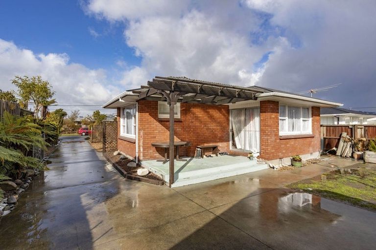 Photo of property in 90 Frensham Crescent, Woolston, Christchurch, 8062