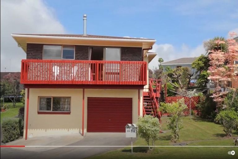 Photo of property in 1/4 Lydford Place, Glendene, Auckland, 0602