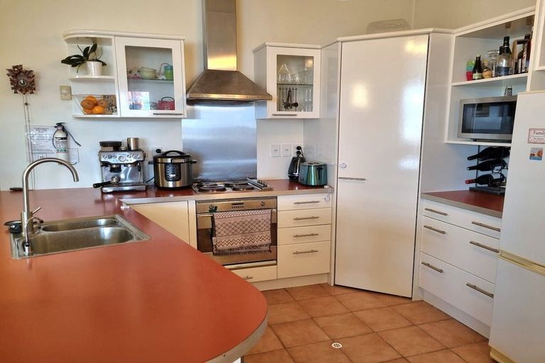 Photo of property in Endeavour Apartments, 10/125 Thorndon Quay, Pipitea, Wellington, 6011