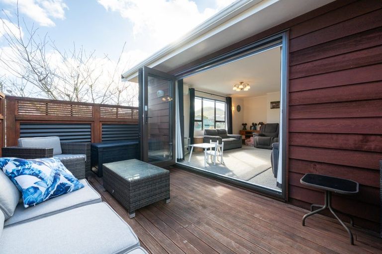 Photo of property in 6 Wantwood Grove, Churton Park, Wellington, 6037