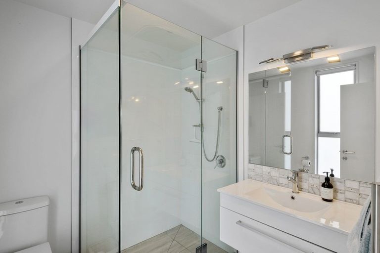 Photo of property in 15 Seager Lane, Hillmorton, Christchurch, 8024