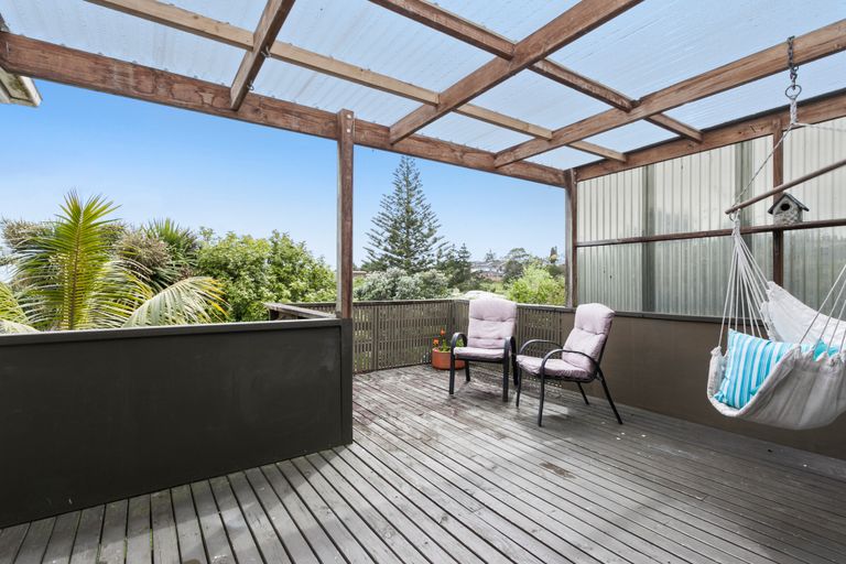 Photo of property in 32 Evans Road, Glen Eden, Auckland, 0602