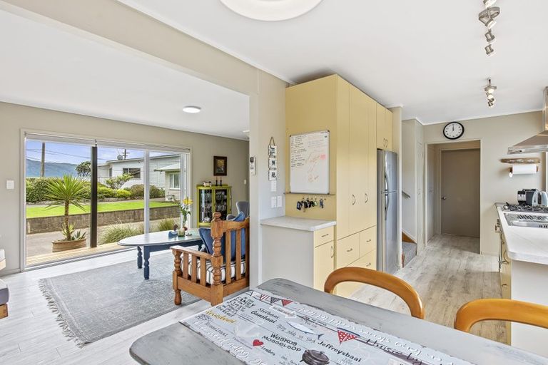 Photo of property in 58a Wharemauku Road, Raumati Beach, Paraparaumu, 5032