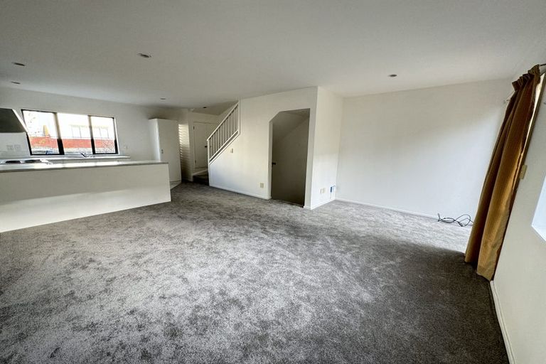 Photo of property in Lynn Park Terrace, 26/12 Ambrico Place, New Lynn, Auckland, 0600