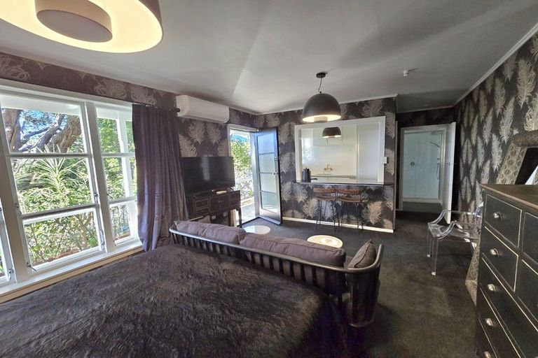 Photo of property in 35 Patanga Crescent, Thorndon, Wellington, 6011