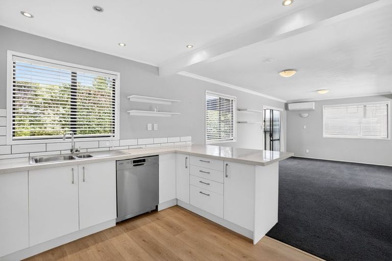 Photo of property in 3/4 Telstar Place, Beach Haven, Auckland, 0626
