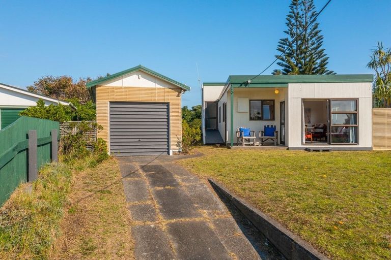 Photo of property in 27 Koromiko Street, Otaki Beach, Otaki, 5512