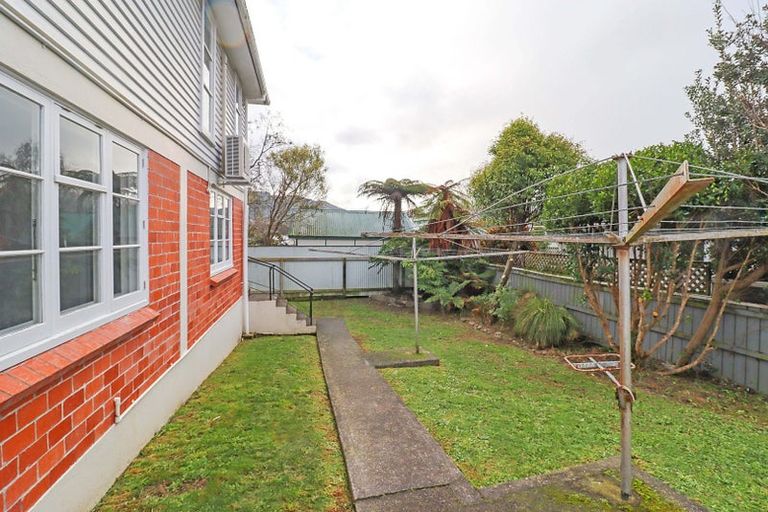 Photo of property in 2 Argyle Grove, Trentham, Upper Hutt, 5018