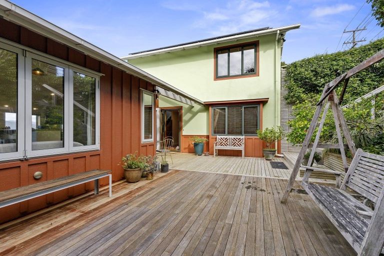 Photo of property in 12-12a Maungaraki Road, Korokoro, Lower Hutt, 5012