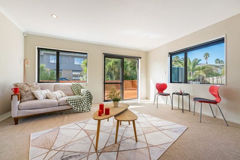 Photo of property in 19a Kelwyn Road, Kelston, Auckland, 0602