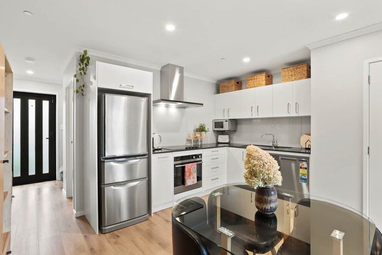 Photo of property in 6 Honowai Street, Kumeu, 0810