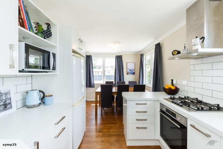 Photo of property in 12 Ruamahanga Crescent, Terrace End, Palmerston North, 4410