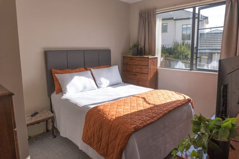 Photo of property in 5 Kaweka Close, Aotea, Porirua, 5024