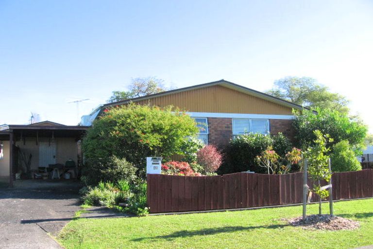 Photo of property in 1/14 Flanshaw Road, Te Atatu South, Auckland, 0610