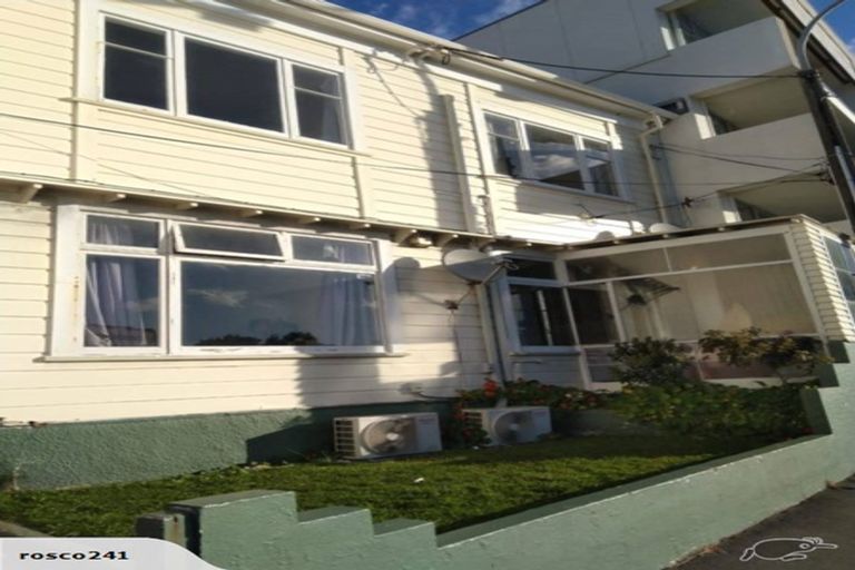 Photo of property in 80 Oriental Parade, Oriental Bay, Wellington, 6011