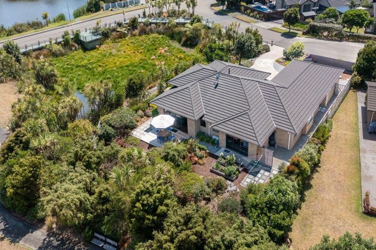 Photo of property in 4 Pateke Way, Paraparaumu Beach, Paraparaumu, 5032