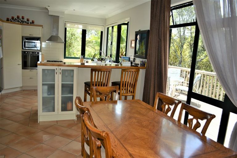 Photo of property in 6 David Beattie Place, Chatswood, Auckland, 0626