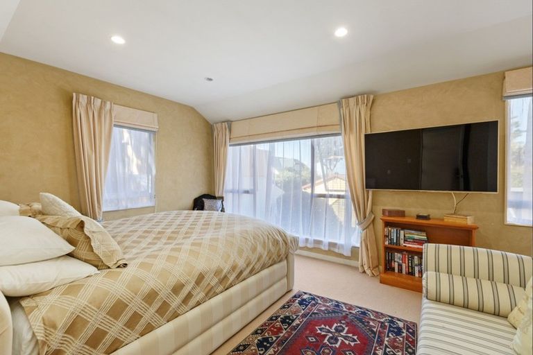 Photo of property in 4 Noel Avenue, Orewa, 0931