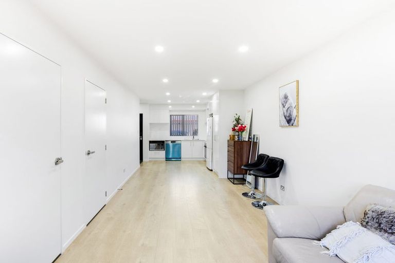 Photo of property in 17 Valour Lane, Papakura, 2110