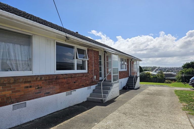 Photo of property in 2/2 Archibald Road, Kelston, Auckland, 0602