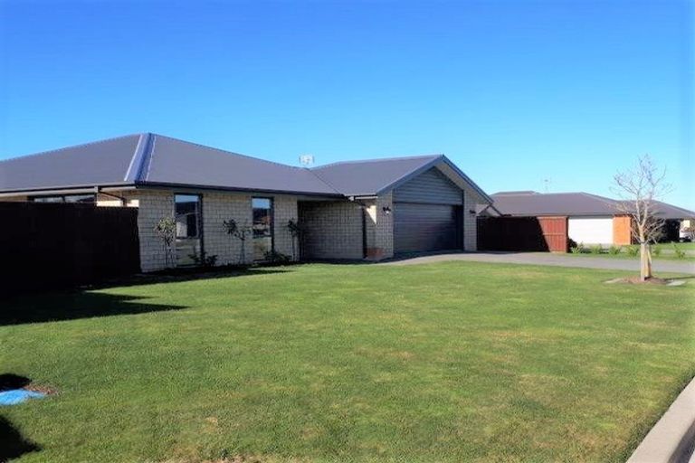 Photo of property in 8 Wattle Lane, Rangiora, 7400