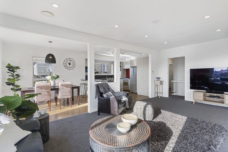 Photo of property in 43 Agincourt Street, Glenfield, Auckland, 0629