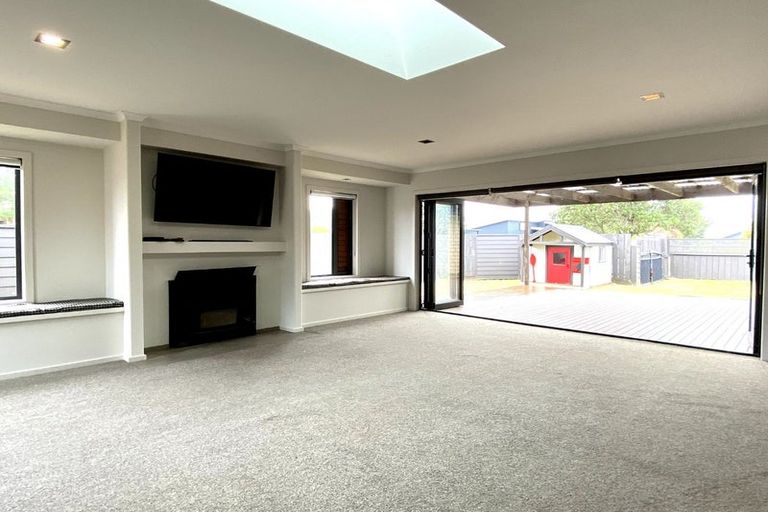 Photo of property in 2 Shaun Close, Papamoa Beach, Papamoa, 3118