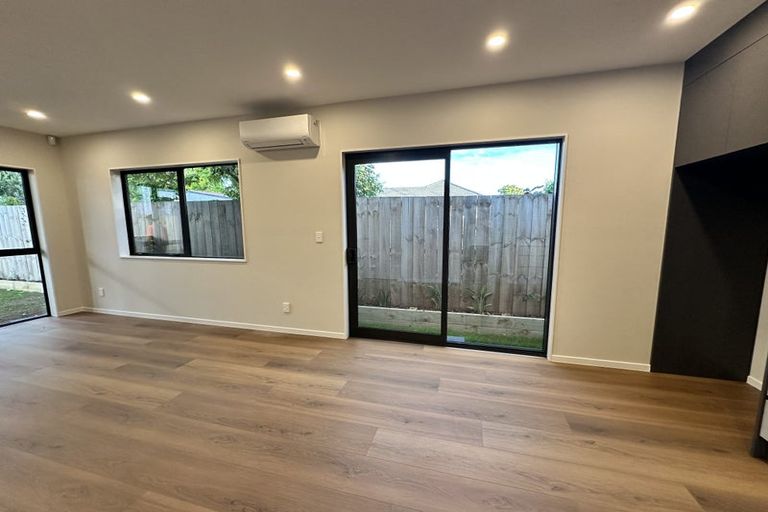 Photo of property in 14d Serjeant Street, Henderson, Auckland, 0612