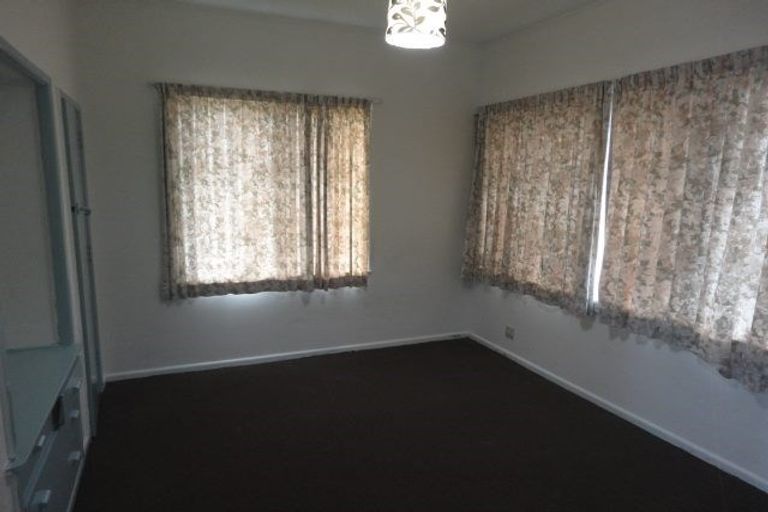 Photo of property in 1/165 Titirangi Road, New Lynn, Auckland, 0600