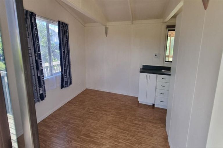 Photo of property in 229 Hepburn Road, Glendene, Auckland, 0602