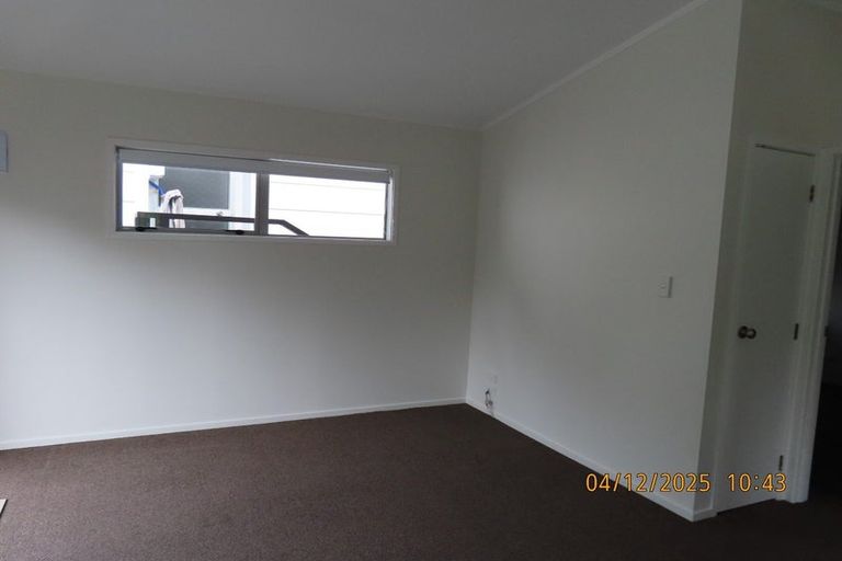 Photo of property in 15 Fernhaven Place, Massey, Auckland, 0614